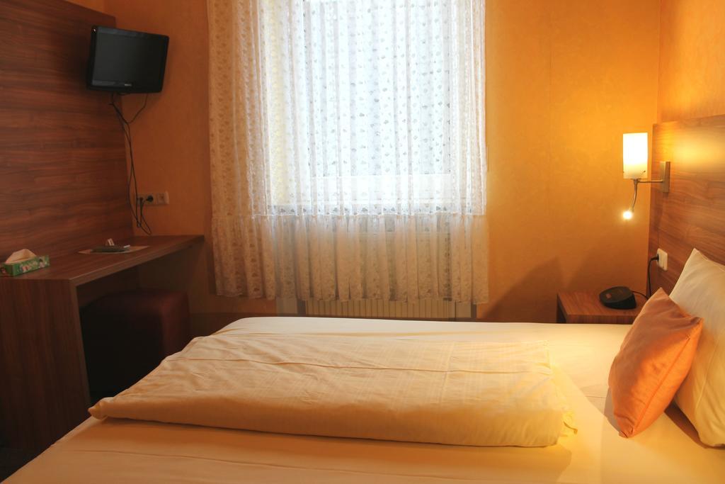 Pensión Zur Lindenau 3*